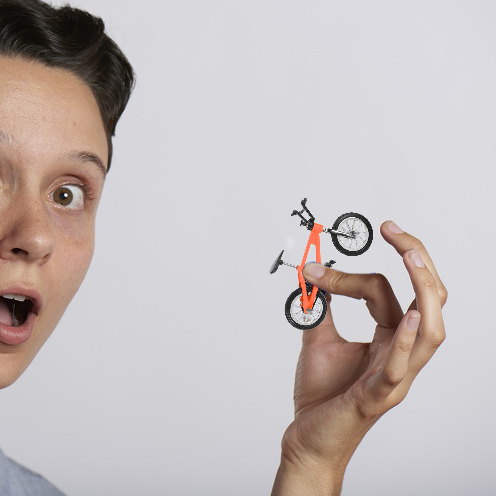 4個入りミニチュアフィンガーマウンテンバイクシミュレーション - Mountain Biking Game のレビューと価格